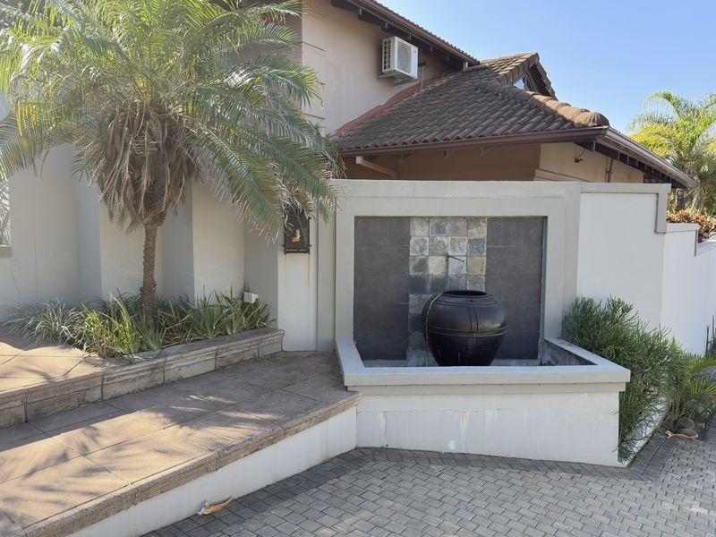 Amazing 5 bedroom house with ocean views - Photo 2