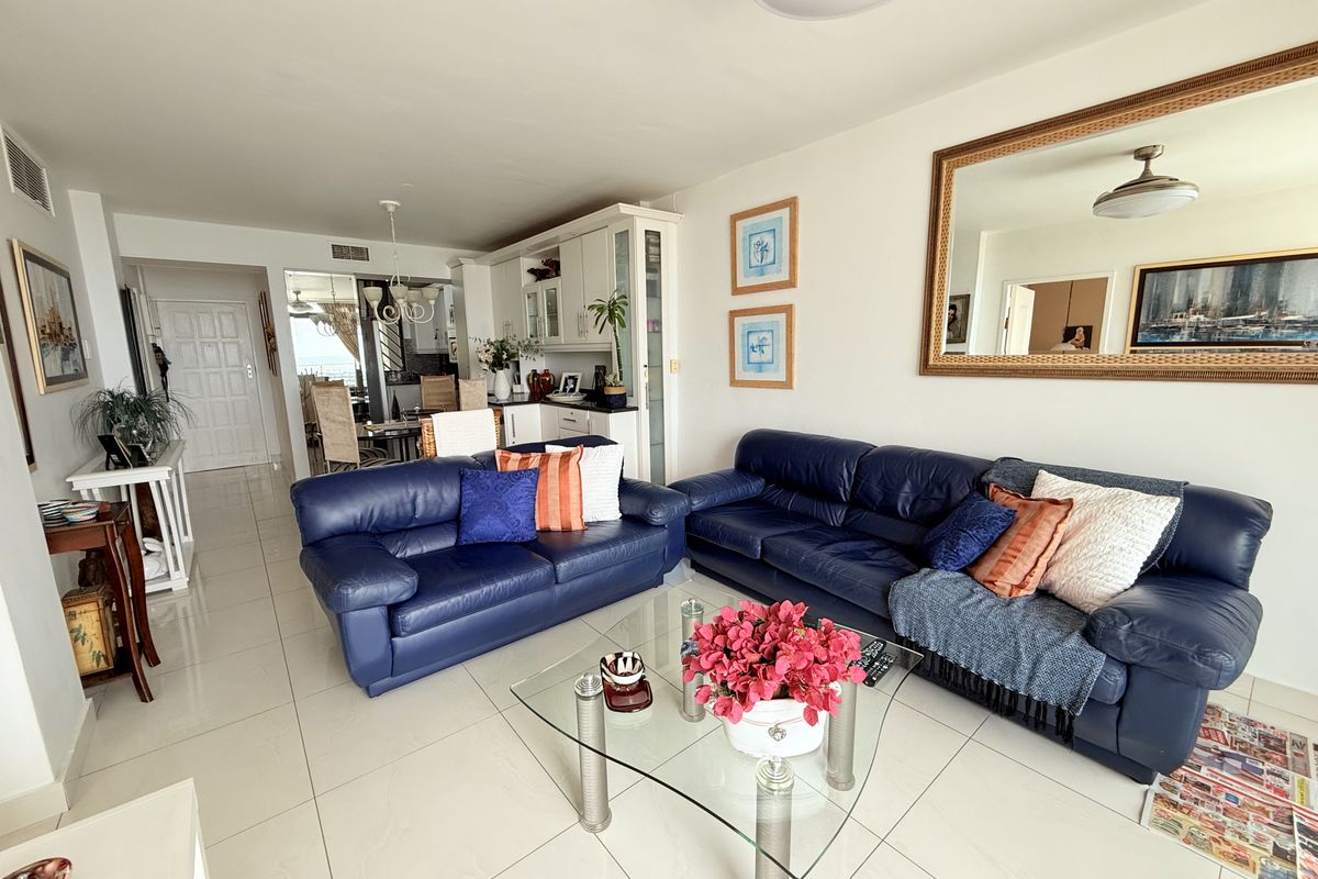 Charming 3 bedroom apartment with amazing sea views - Photo 2