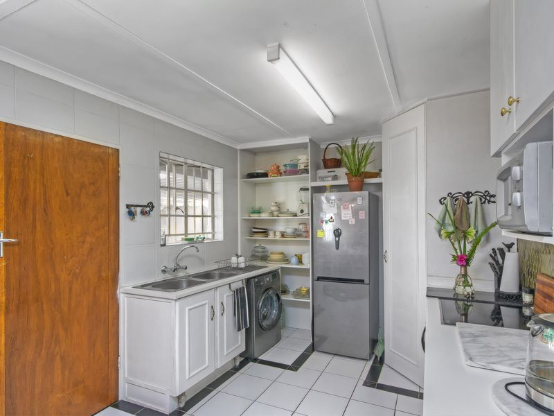 Charming 2-Bedroom Simplex in Over-50s Village with Private Garden in Bryanston East - Photo 9