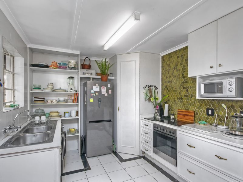 Charming 2-Bedroom Simplex in Over-50s Village with Private Garden in Bryanston East - Photo 10