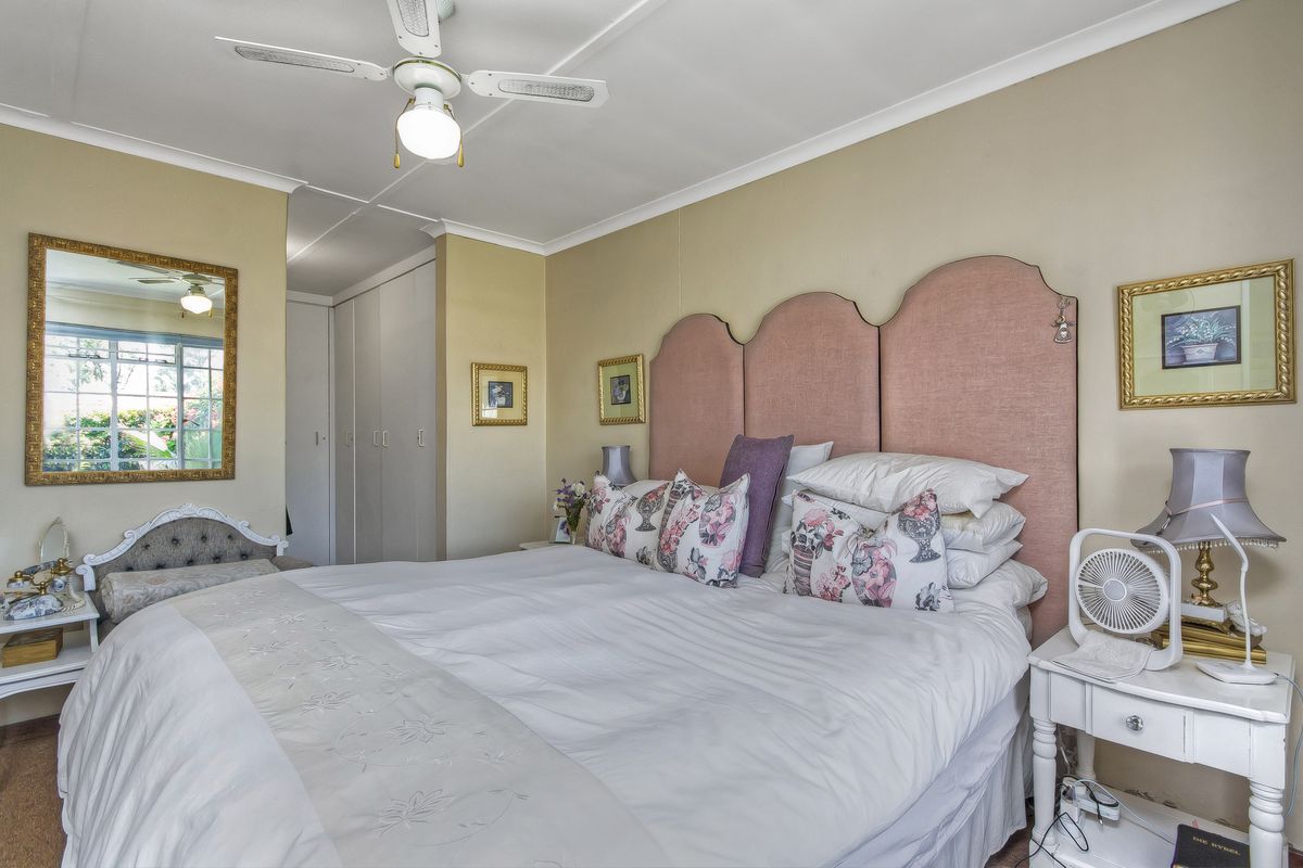 Charming 2-Bedroom Simplex in Over-50s Village with Private Garden in Bryanston East - Photo 5