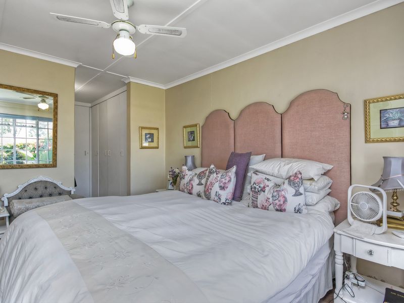 Charming 2-Bedroom Simplex in Over-50s Village with Private Garden in Bryanston East - Photo 5