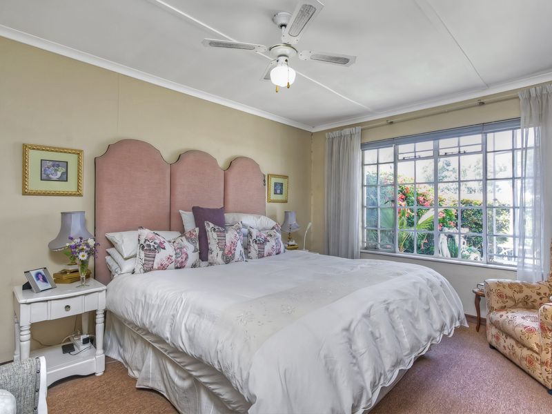 Charming 2-Bedroom Simplex in Over-50s Village with Private Garden in Bryanston East - Photo 3