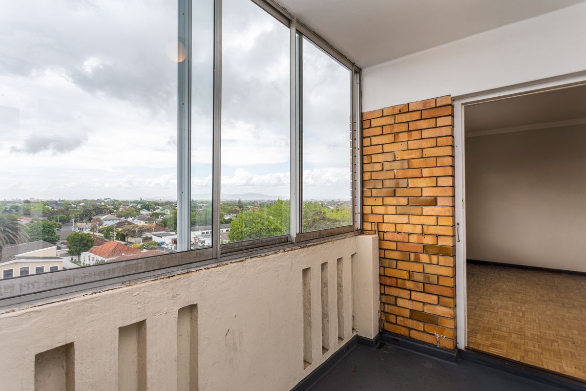 Large north facing three bedroom apartment in the heart of Claremont - Photo 3