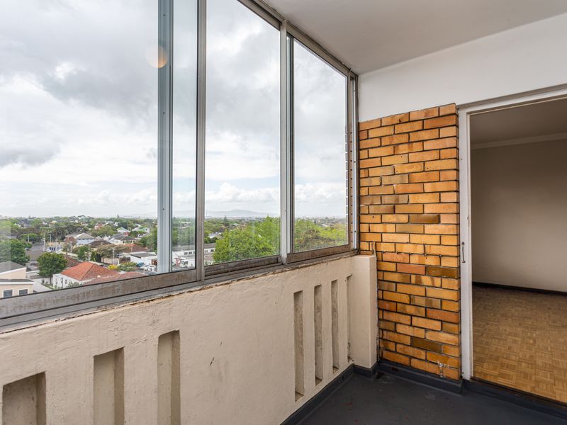 Large north facing three bedroom apartment in the heart of Claremont - Photo 3