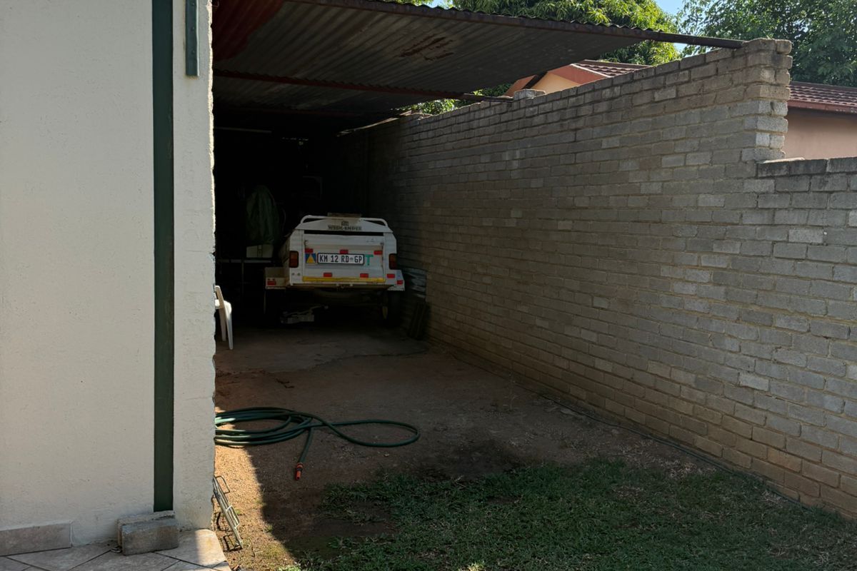 Spacious 3-Bedroom Home with 2-Bedroom Flat for sale - Photo 5