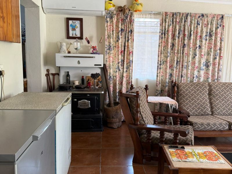 Spacious 3-Bedroom Home with 2-Bedroom Flat for sale - Photo 3