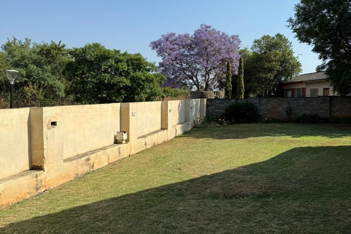 Spacious 3-Bedroom Home with 2-Bedroom Flat for sale - Photo 4