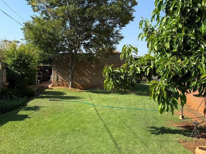 Spacious 3-Bedroom Home with 2-Bedroom Flat for sale - Photo 7