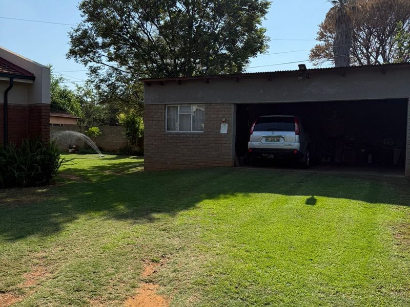 Spacious 3-Bedroom Home with 2-Bedroom Flat for sale - Photo 6