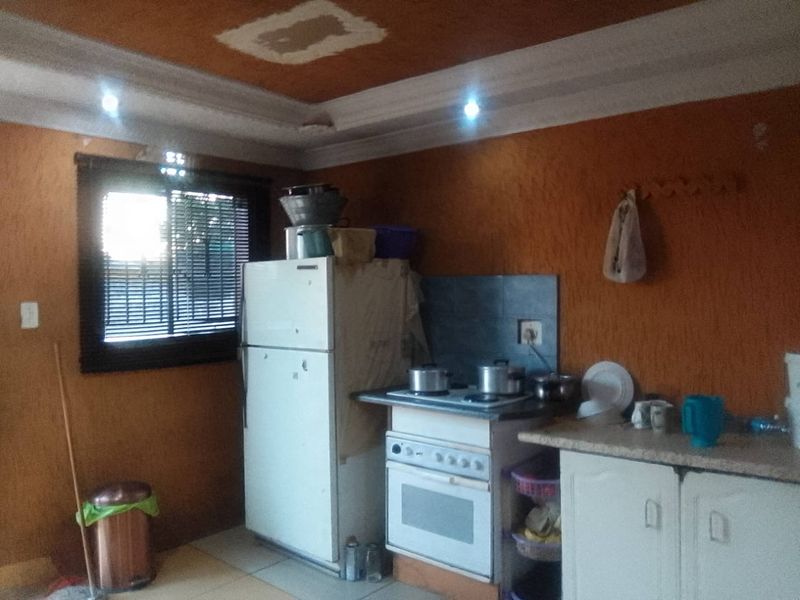 Lovely 2 bedroom RDP home for sale in Devland ext 35 - Photo 6