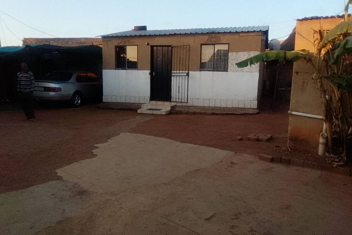 Lovely 2 bedroom RDP home for sale in Devland ext 35 - Photo 2