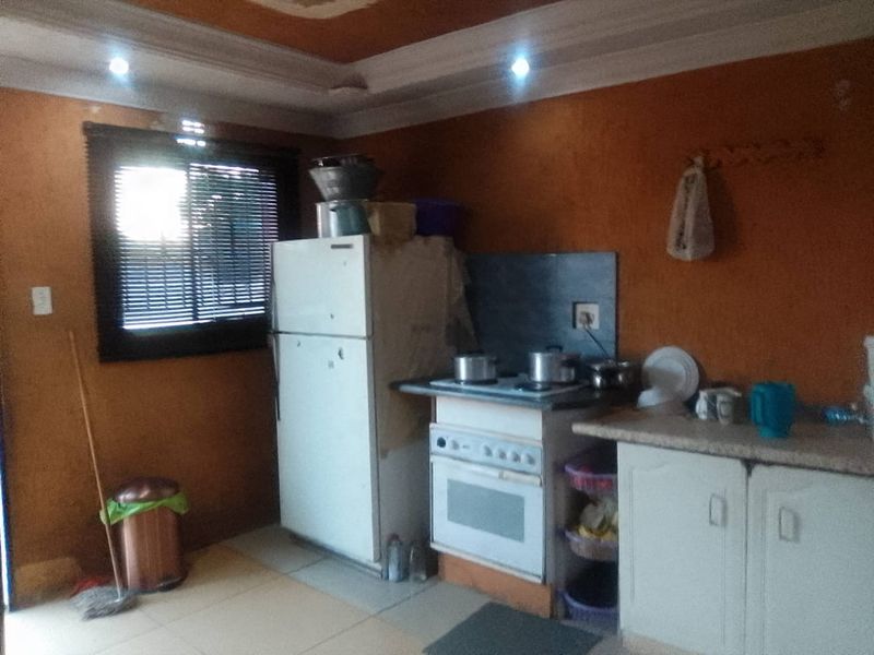 Lovely 2 bedroom RDP home for sale in Devland ext 35 - Photo 5