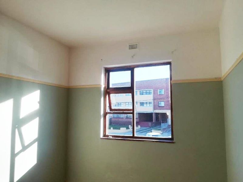 3 BED APARTMENT WITH GARAGE FOR SALE - Photo 8