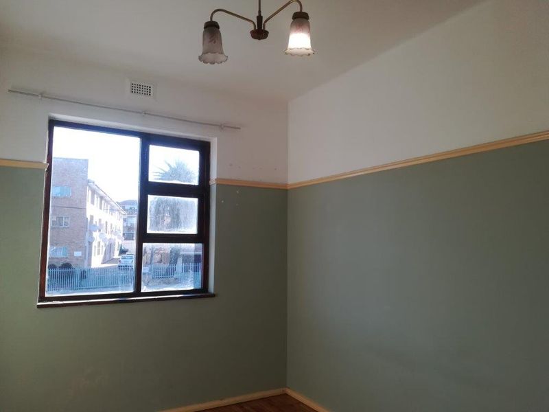 3 BED APARTMENT WITH GARAGE FOR SALE - Photo 6