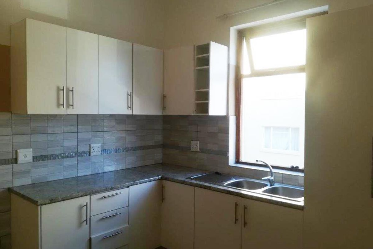 3 BED APARTMENT WITH GARAGE FOR SALE - Photo 4