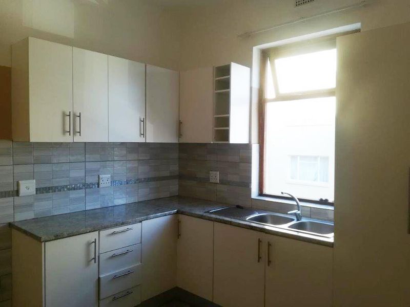 3 BED APARTMENT WITH GARAGE FOR SALE - Photo 4