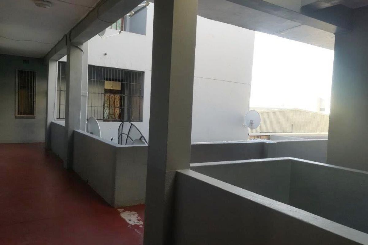 3 BED APARTMENT WITH GARAGE FOR SALE - Photo 2