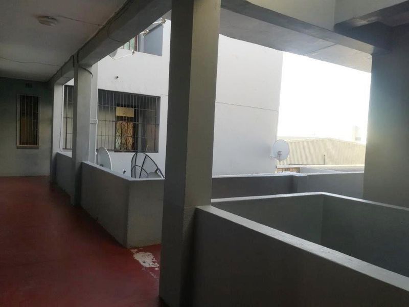 3 BED APARTMENT WITH GARAGE FOR SALE - Photo 2