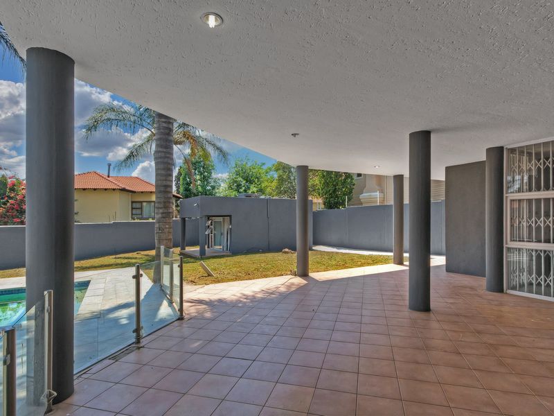 INCREDIBLE  5/6 BEDROOM HOME IN Morningside home or OPPORTUNITY - Photo 8