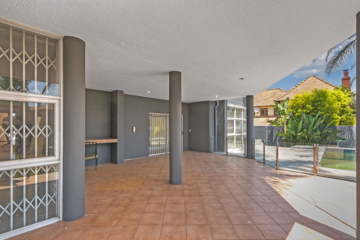 INCREDIBLE  5/6 BEDROOM HOME IN Morningside home or OPPORTUNITY - Photo 5