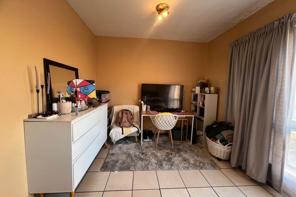 Apartment For Sale In Witbank - Photo 5