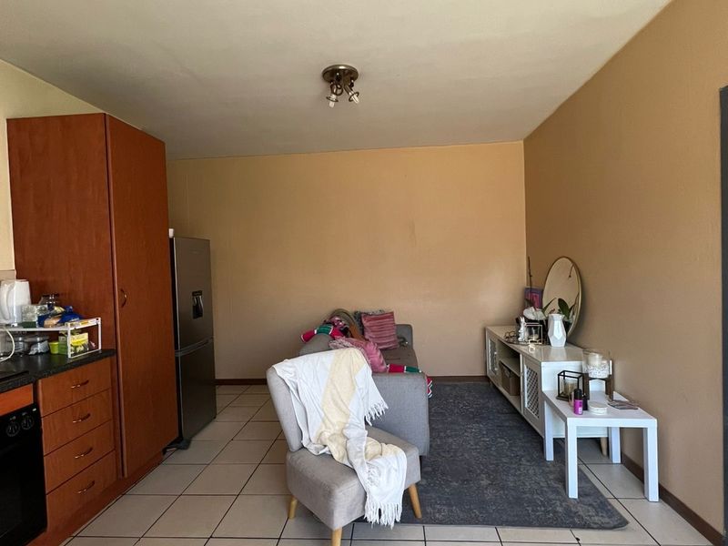Apartment For Sale In Witbank - Photo 2