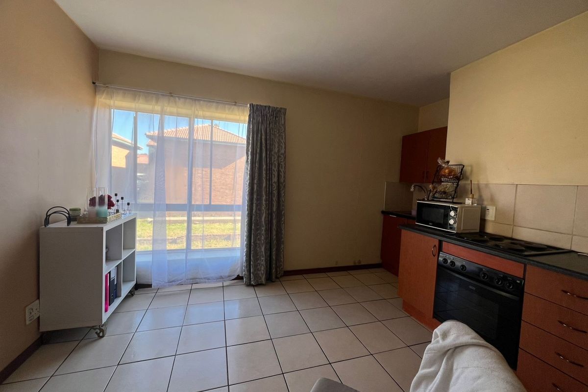 Apartment For Sale In Witbank - Photo 4