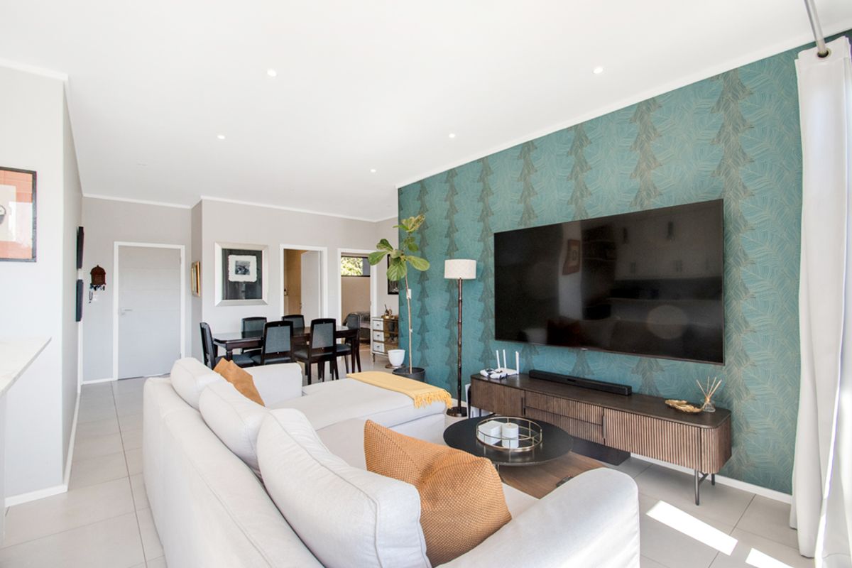 Step Into Your Dream Home: a Stunning 3-Bedroom, 3-Bathroom Haven - Photo 5