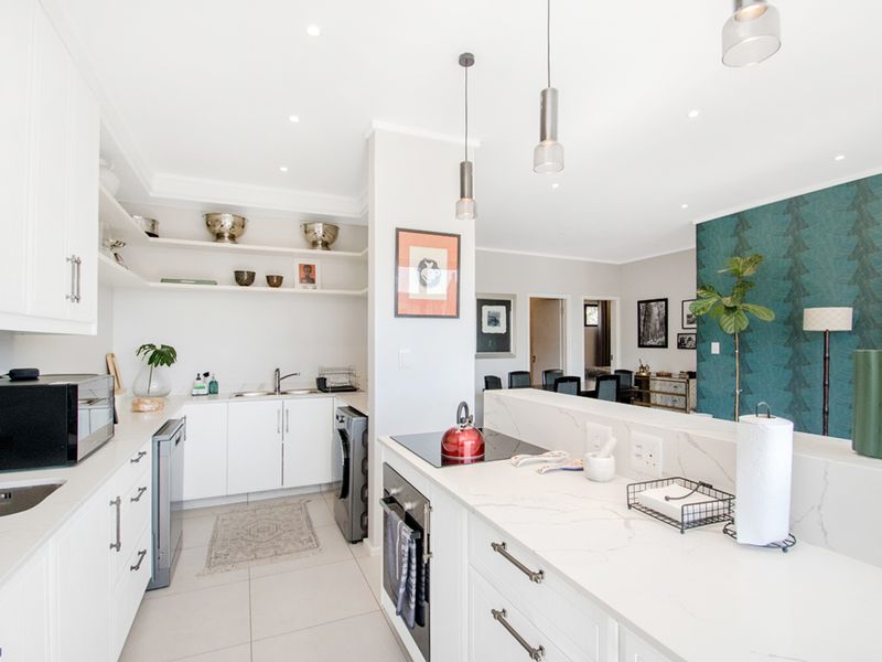 Step Into Your Dream Home: a Stunning 3-Bedroom, 3-Bathroom Haven - Photo 9