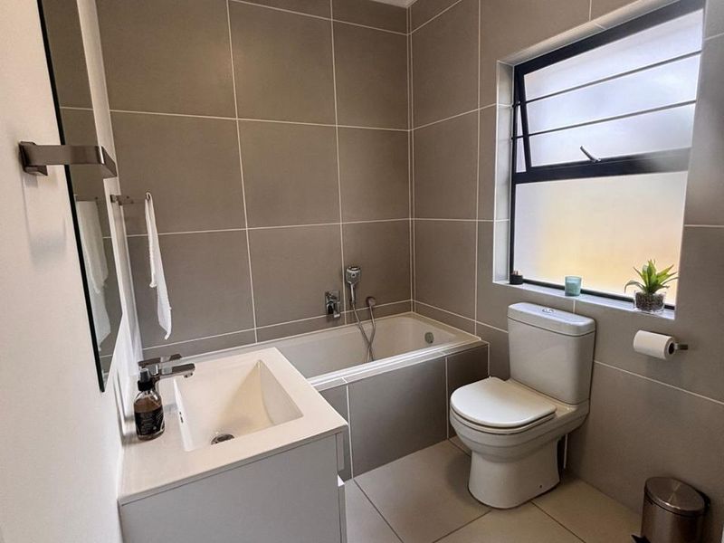 Modern Ground Floor with a garden ,Apartment in Ballito Village-1 Bedroom - Photo 10