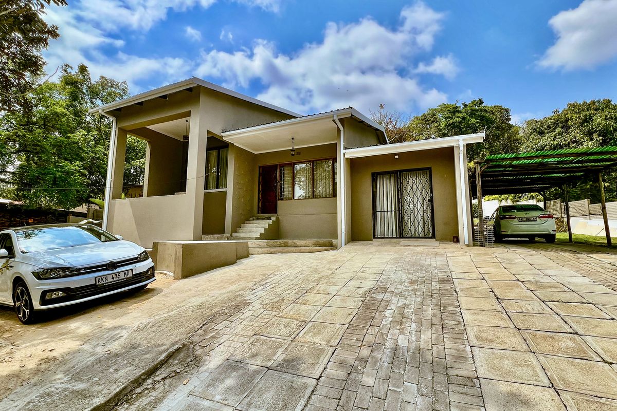 Newly Renovated Four Bedroom Home with Flatlet - Photo 2