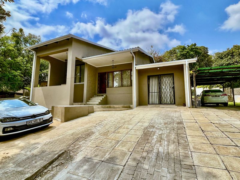 Newly Renovated Four Bedroom Home with Flatlet - Photo 2