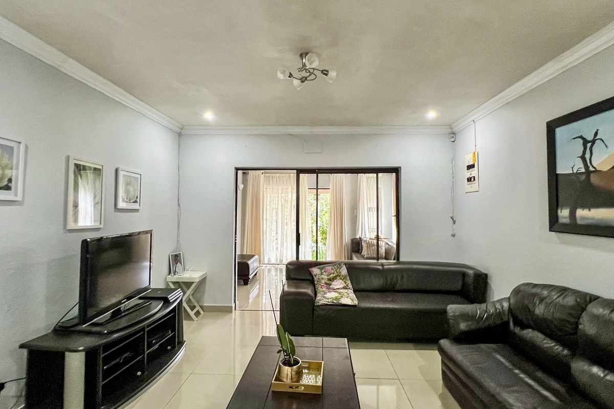 Newly Renovated Four Bedroom Home with Flatlet - Photo 4