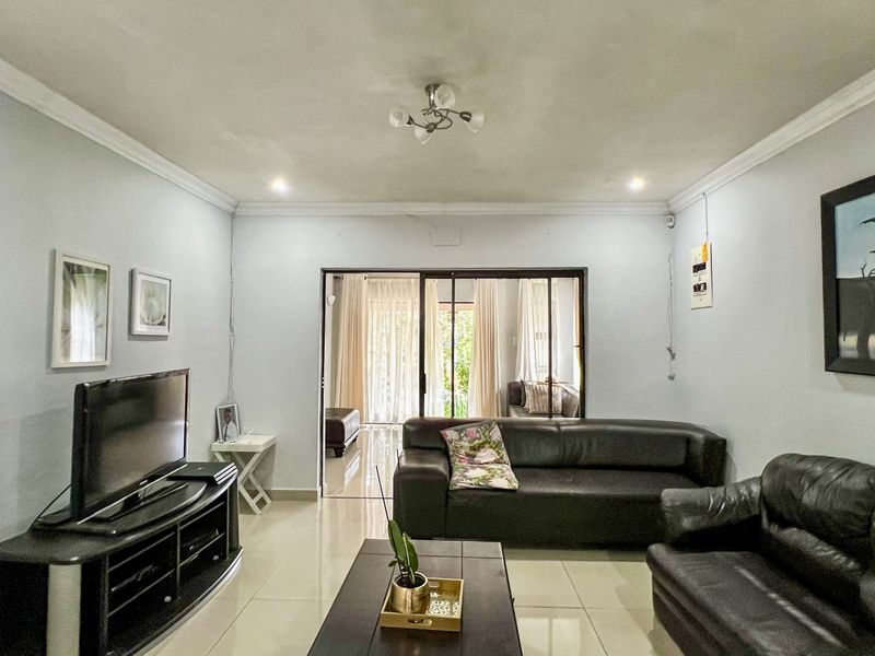 Newly Renovated Four Bedroom Home with Flatlet - Photo 4