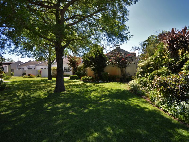 Retire in Style: Spacious 3-Bedroom Haven in Somerset West’s Premier Village - Photo 10