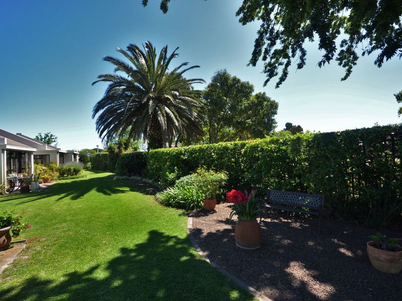 Retire in Style: Spacious 3-Bedroom Haven in Somerset West’s Premier Village - Photo 8