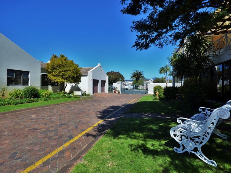 Retire in Style: Spacious 3-Bedroom Haven in Somerset West’s Premier Village - Photo 4