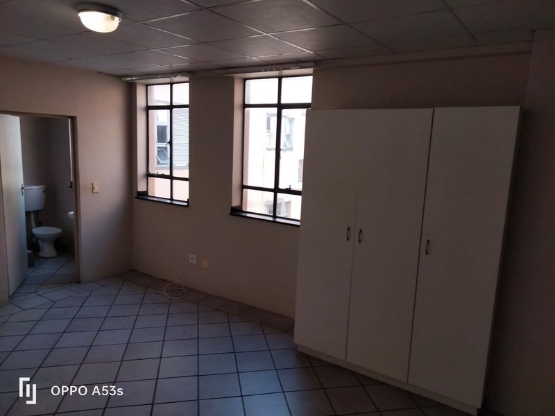 Studio Apartment Rental Monthly In Durban - Photo 2