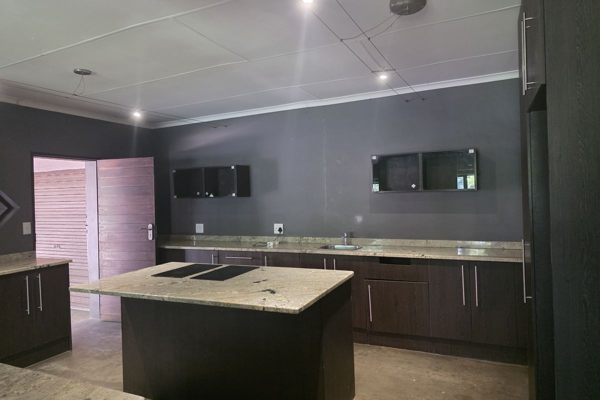 Modern 3-Bedroom Home to Let in Mooinooi - Photo 2