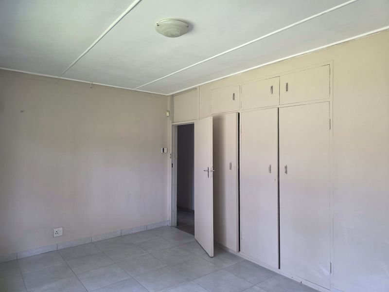 Modern 3-Bedroom Home to Let in Mooinooi - Photo 7