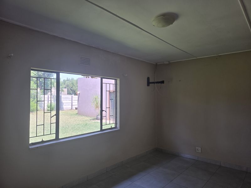 Modern 3-Bedroom Home to Let in Mooinooi - Photo 6