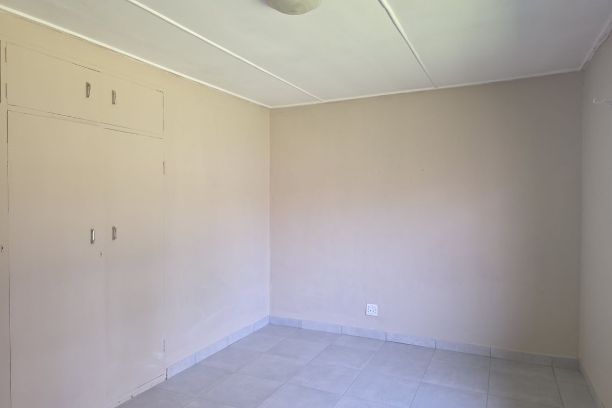 Modern 3-Bedroom Home to Let in Mooinooi - Photo 4