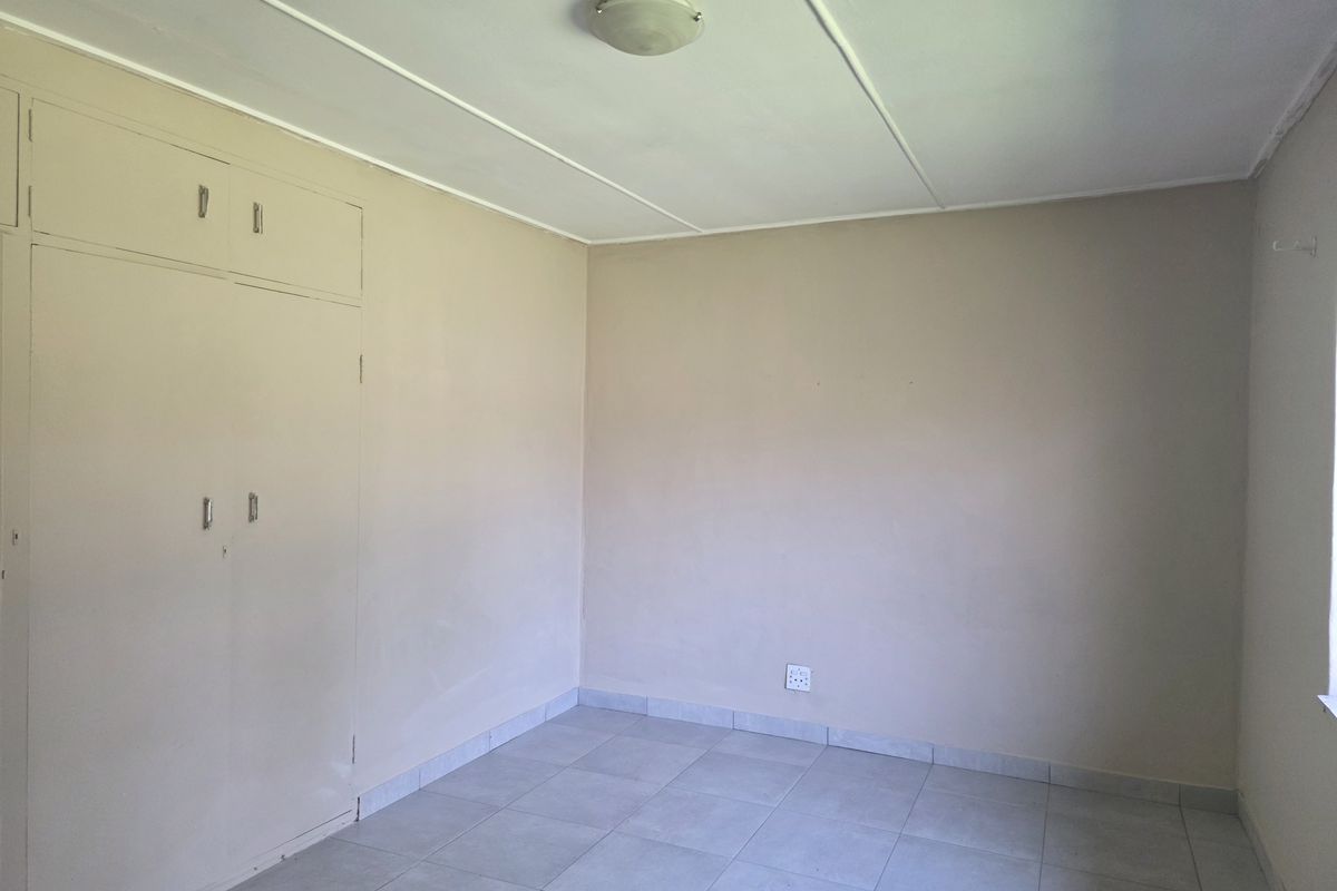 Modern 3-Bedroom Home to Let in Mooinooi - Photo 5