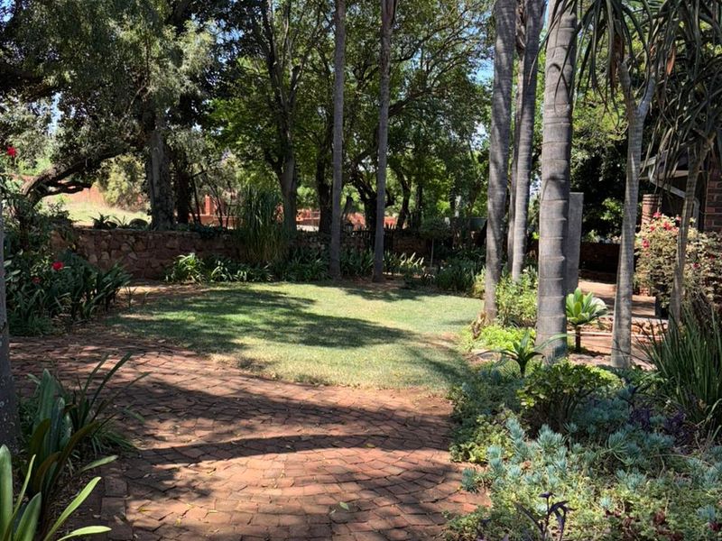 Versatile Home + Proven Guesthouse Income in Schoemansville, Hartbeespoort - Photo 2