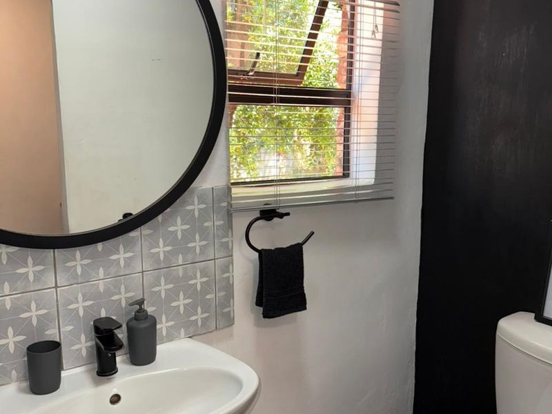Versatile Home + Proven Guesthouse Income in Schoemansville, Hartbeespoort - Photo 8