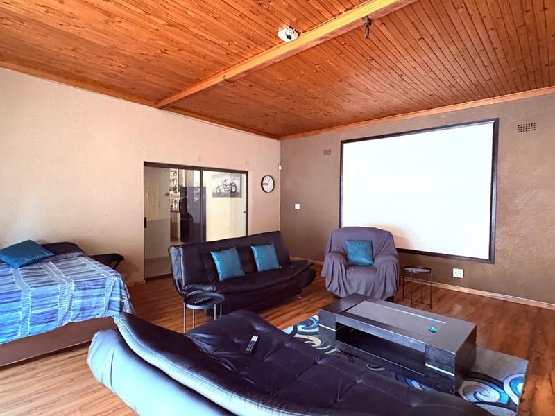 3 Bedroom house for sale - Photo 10