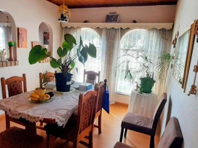 Immaculate  & Warm Family Haven! - Photo 7