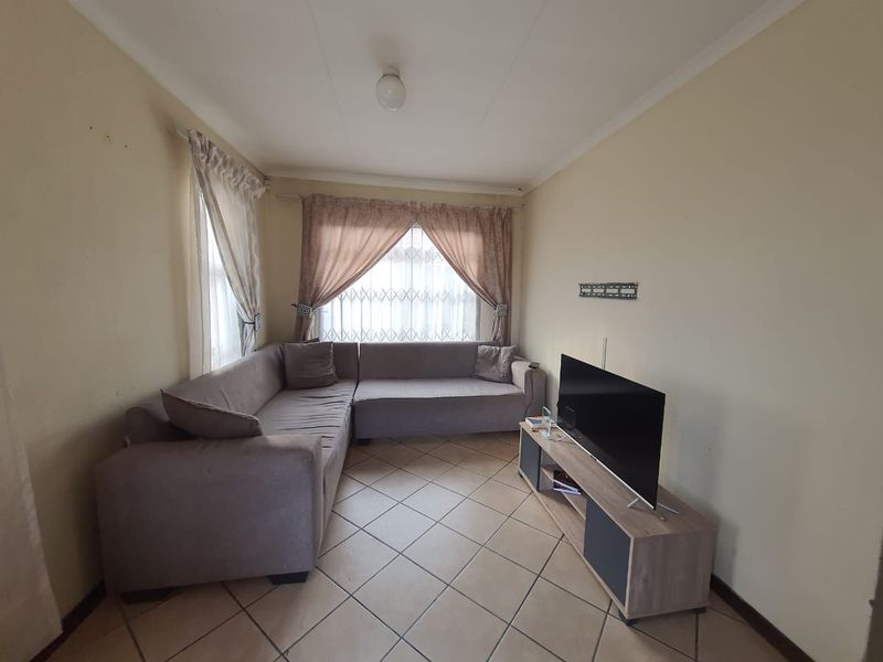 House For Sale In Witbank - Photo 10