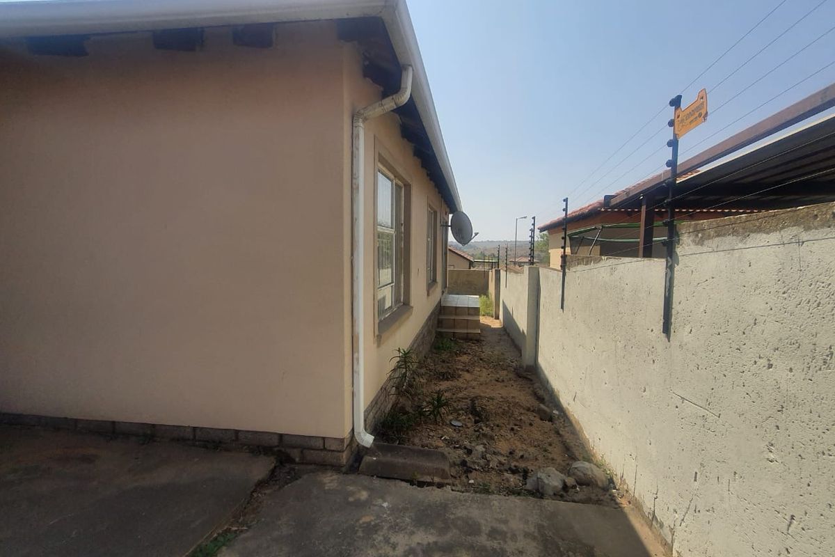 House For Sale In Witbank - Photo 2
